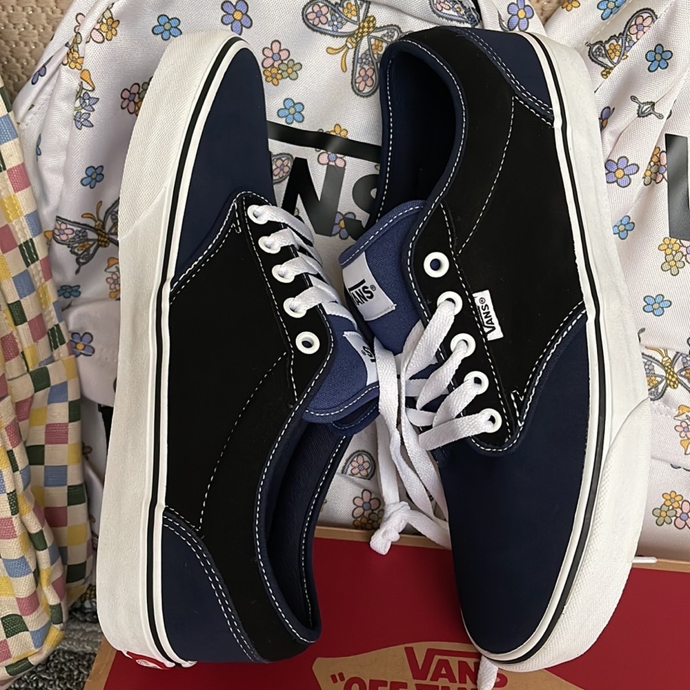 Vans Men’s Atwood
Retro Suede Dress Blues
VN000TUYLKZ Sneakers - Picture 15 of 16